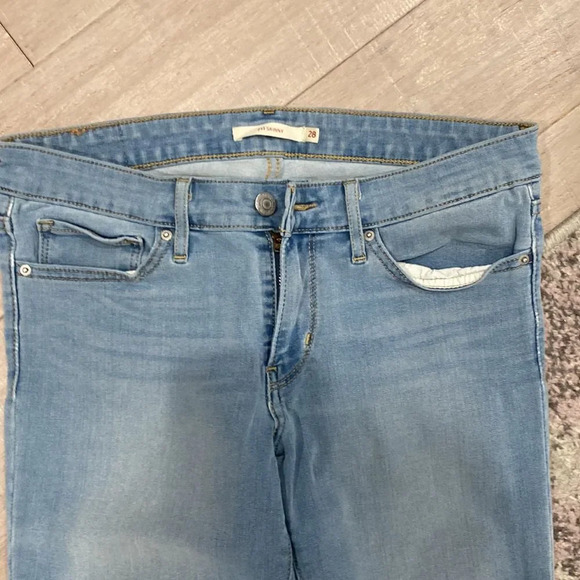 Levi’s Women’s Light Wash 711 Skinny Denim Jeans Sz 28 - Picture 2 of 6